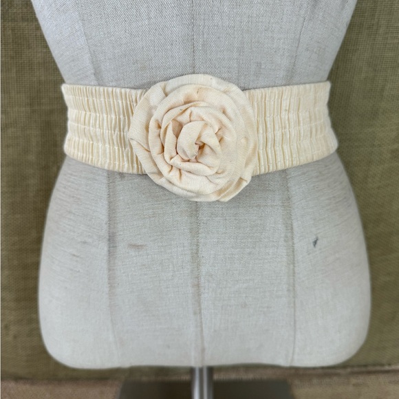 Vintage womens stretch belt with flower buckle , Made in USA 25-32 in. GoodHeart - Picture 7 of 9